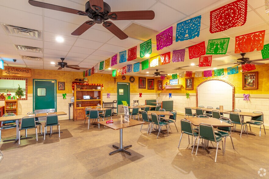 More Photos Of 515 W Royall Blvd, Malakoff Restaurant For Sale