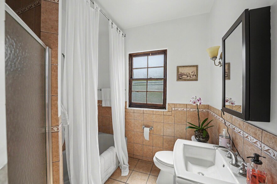 More Photos Of 942 S Mansfield Ave, Los Angeles Apartments For Sale