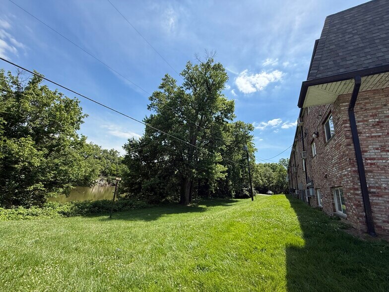 More Photos Of 8712-8804 Dayton Oxford Rd, Franklin Apartments For Sale