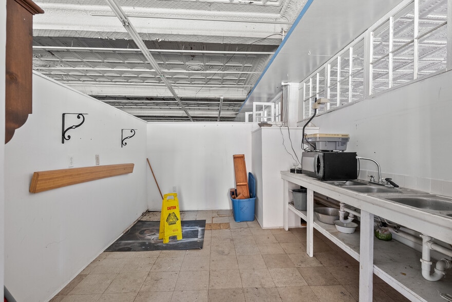 More Photos Of 1850 Church St, Appomattox Bar For Sale