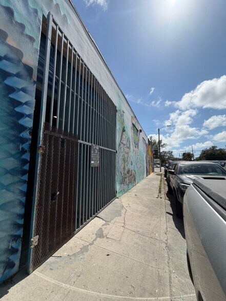 More Photos Of 591-599 NW 71st St, Miami Warehouse For Lease