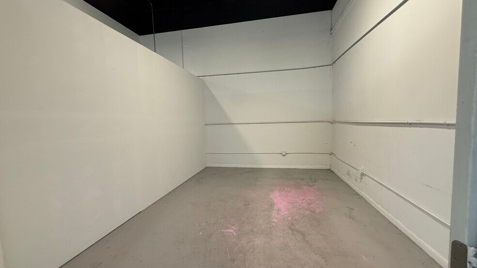 More Photos Of 7101 N Miami Ave, Miami Flex For Lease