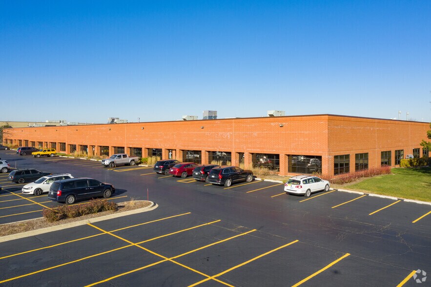 More Photos Of 940-972 Northpoint Blvd, Waukegan Light Distribution For Lease