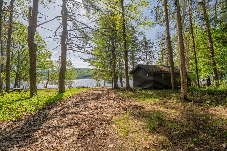 More Photos Of 224 N Shore Rd, Hadley Hotel For Sale
