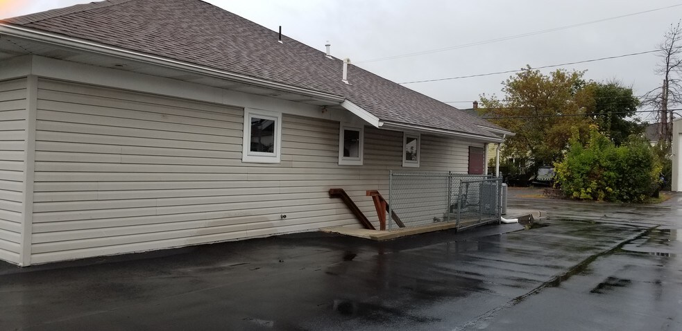 More Photos Of 434 Dunmore St, Throop Medical For Sale