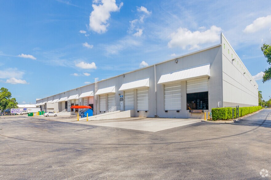 More Photos Of 3030-3044 SW 42nd St, Fort Lauderdale Warehouse For Lease