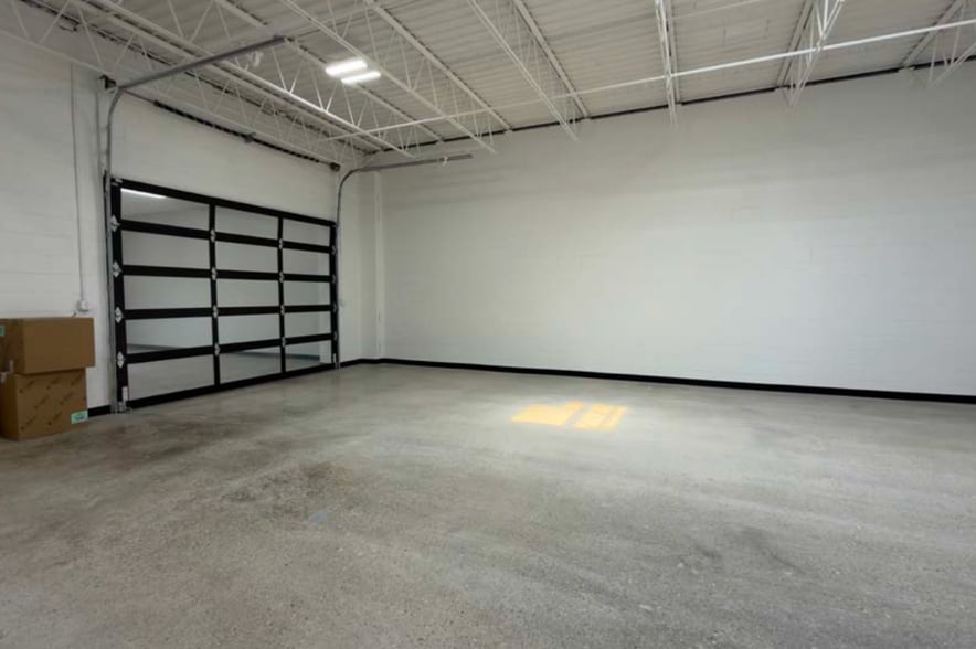 More Photos Of 11574 E Gondola St, Sharonville Warehouse For Lease