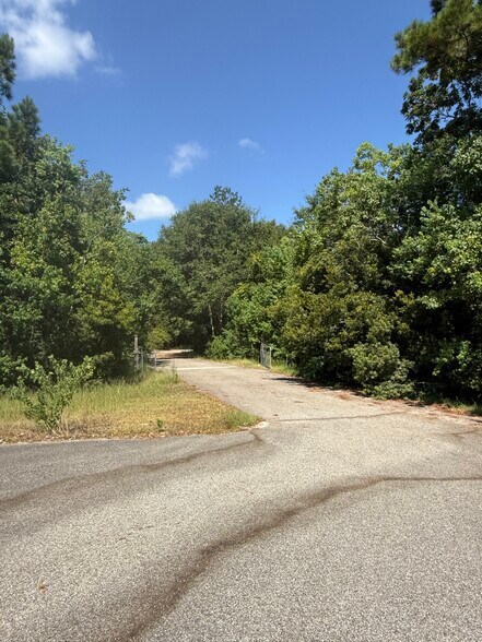 More Photos Of 12760 Lorraine Rd, Biloxi General Retail For Lease