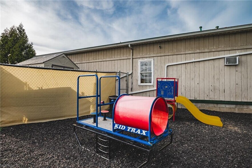 More Photos Of 1800 Grand Central Ave, Vienna Office For Sale