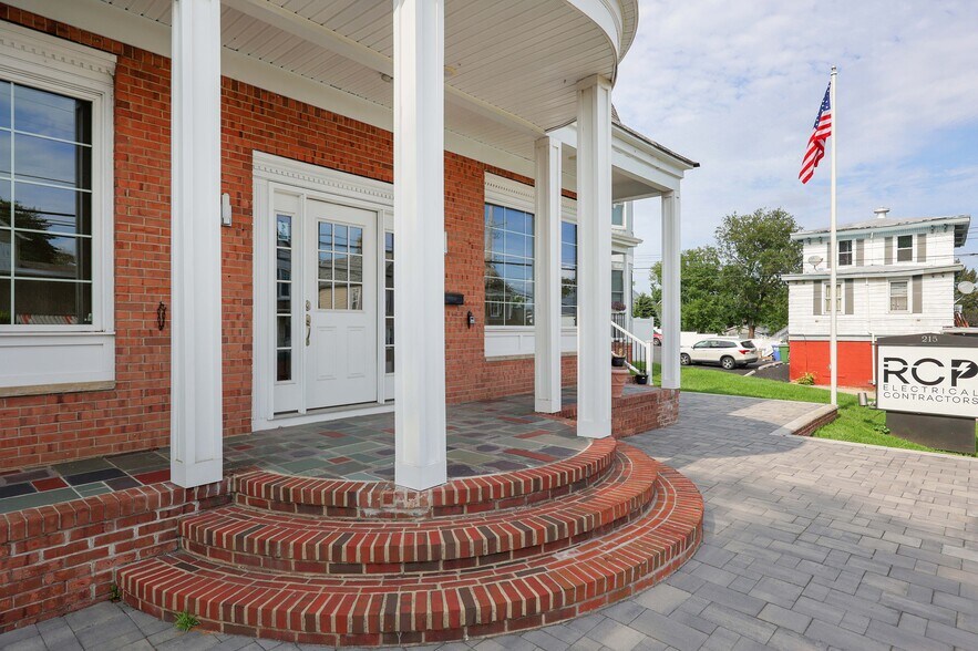 More Photos Of 215 Washington Rd, Sayreville Storefront Retail Residential For Lease