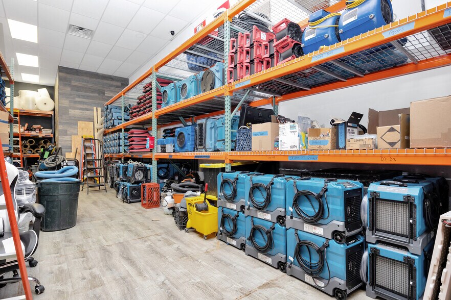 More Photos Of 429 W Main St, Patchogue Freestanding For Lease