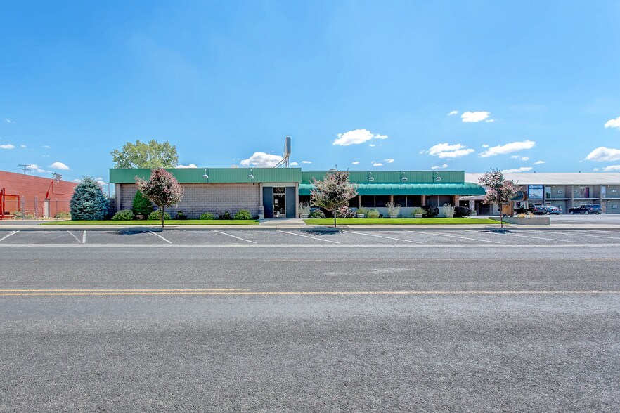 More Photos Of 710 S Columbia Ave, Connell Restaurant For Sale
