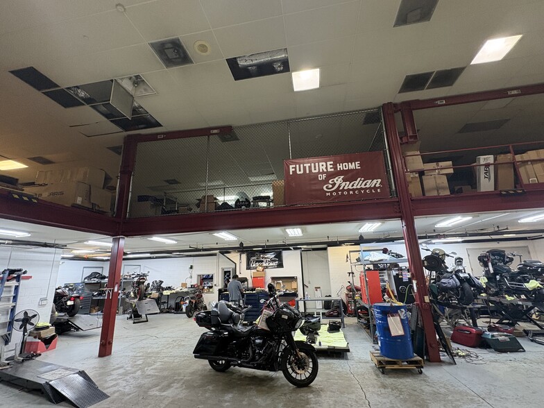 More Photos Of 6 Gateway Blvd W, Savannah Auto Dealership For Sale