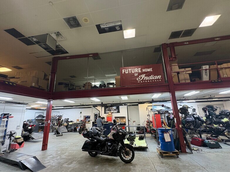 More Photos Of 6 Gateway Blvd W, Savannah Auto Dealership For Lease