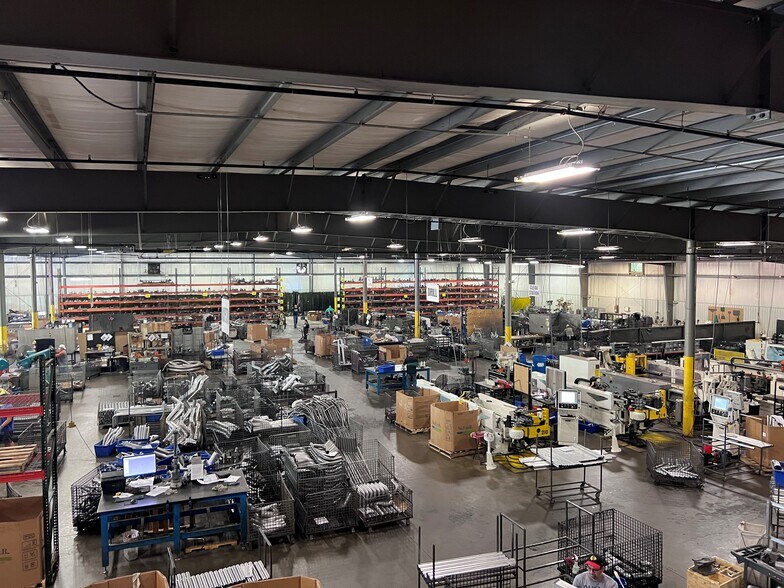 More Photos Of 3230 Magnum Dr, Elkhart Warehouse For Lease