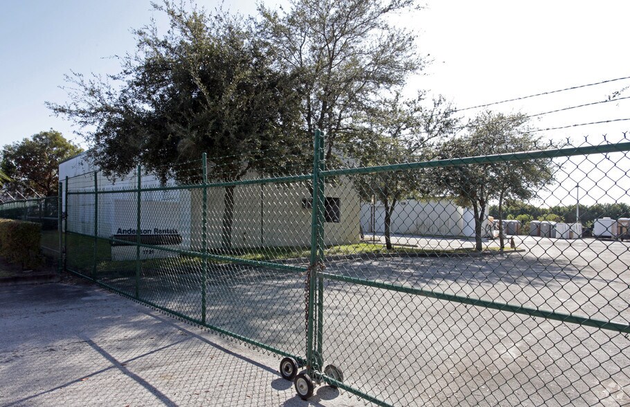 More Photos Of 1721 W 10th St, Riviera Beach Warehouse For Lease