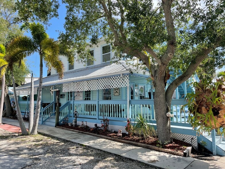 More Photos Of 4391 Dixie Hwy NE, Palm Bay Restaurant For Sale