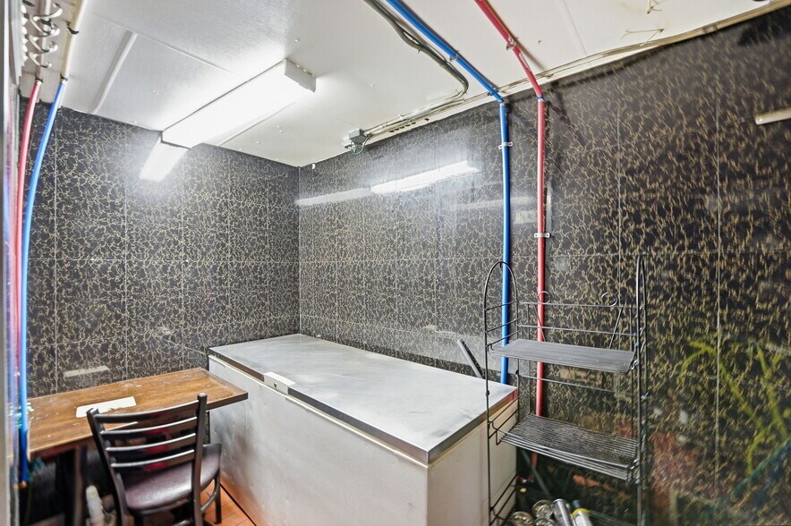 More Photos Of 1404 E College Dr, Marshall General Retail For Sale