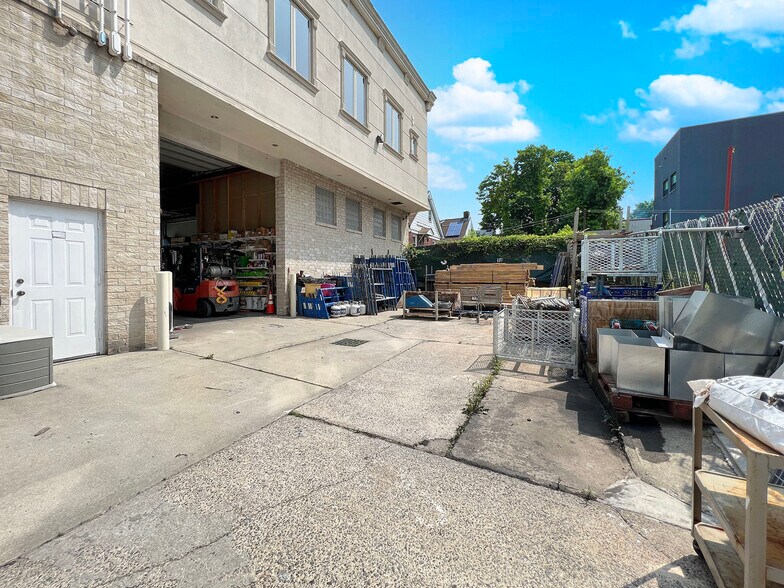 More Photos Of 188 Van Buren St, Staten Island Warehouse For Sale