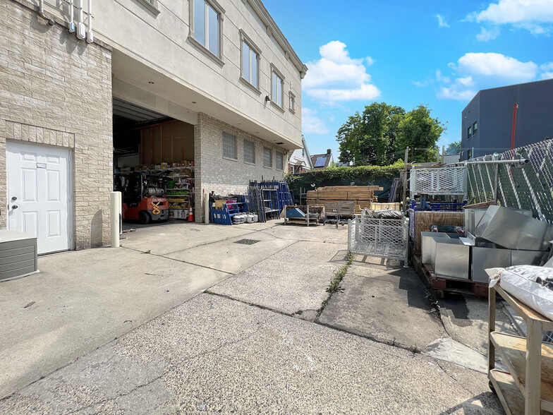 More Photos Of 188 Van Buren St, Staten Island Warehouse For Sale