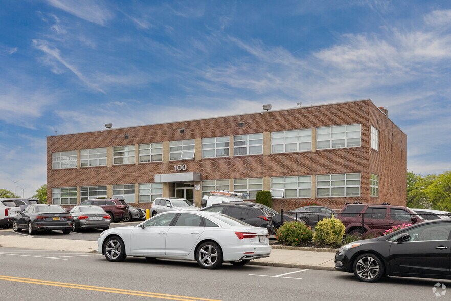 More Photos Of 100 N Village Ave, Rockville Centre Medical For Lease