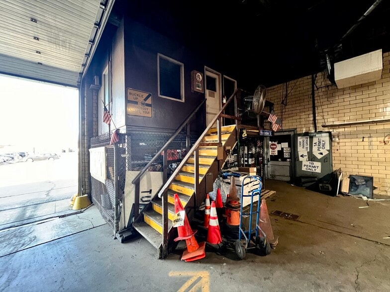 More Photos Of 1700 Island Ave, Pittsburgh Warehouse For Lease