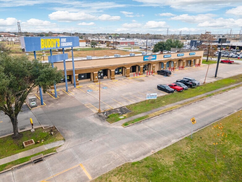 More Photos Of 11657 Gulf Fwy, Houston Unknown For Lease