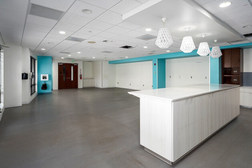 More Photos Of 2500 Corporate Dr, Birmingham Office For Sale