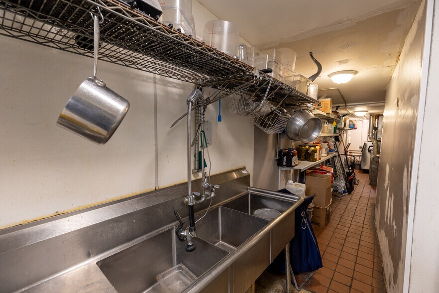 More Photos Of 7815 Ogden Ave, Lyons Restaurant For Sale