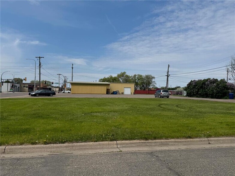 More Photos Of 625 Saint Germain St E, Saint Cloud Auto Repair For Sale