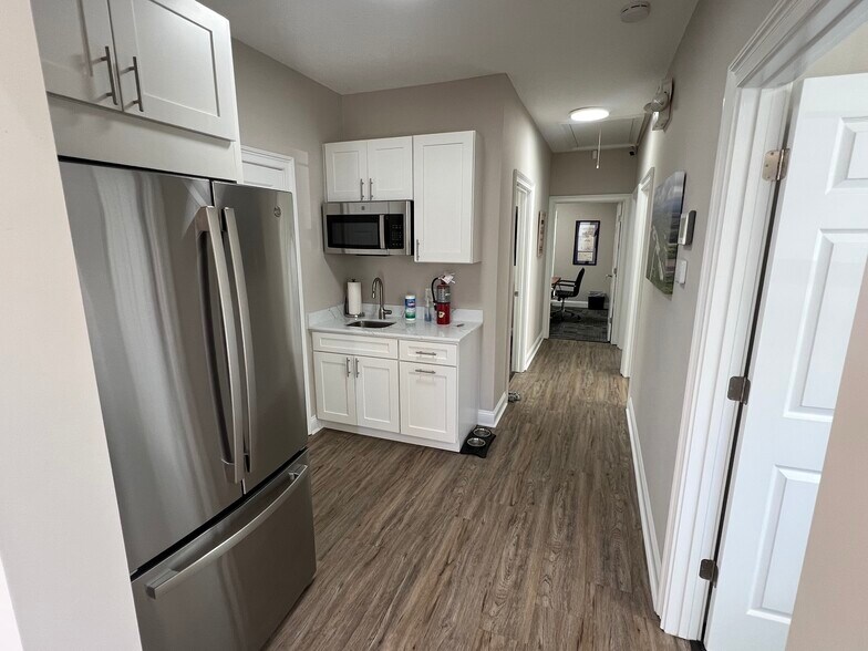 More Photos Of 4745 Sutton Park Ct S, Jacksonville Office For Lease