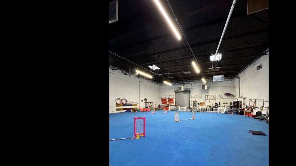 More Photos Of 75-77 Paterson Ave, Wallington Warehouse For Lease