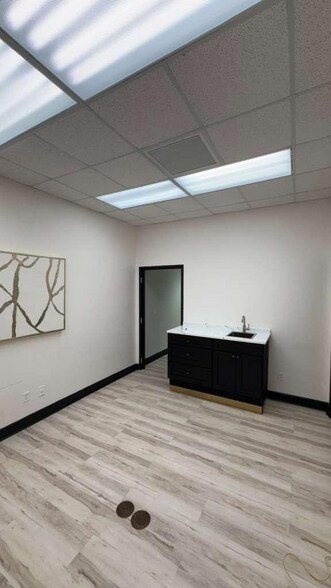 More Photos Of 608 S Tampania Ave, Tampa Medical For Lease