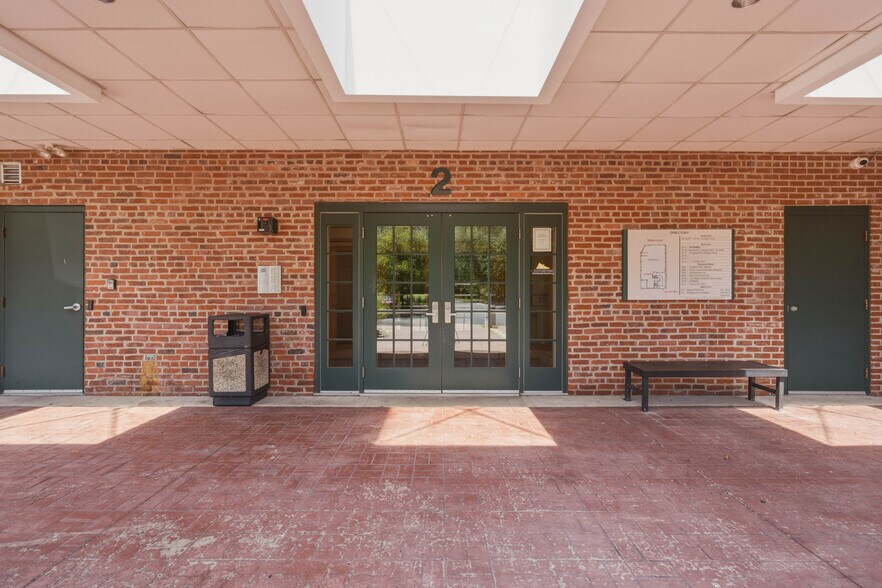 More Photos Of 2 Canals End Rd, Bristol Office For Sale