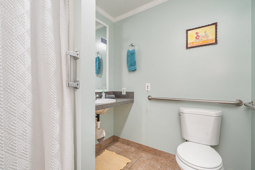 More Photos Of 2415A-2415B-2441 S Center St, Hickory Assisted Living For Sale