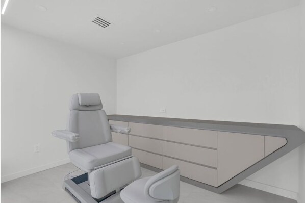 More Photos Of 909 NE 163rd St, North Miami Beach Medical For Sale