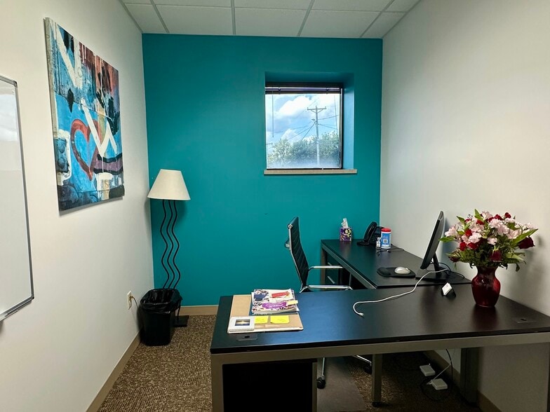 More Photos Of 3650 N Fremont Ave, Minneapolis Office For Sale