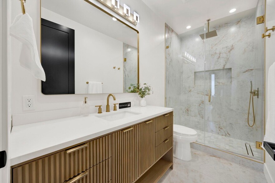 More Photos Of 7410 Denny Ave, Sun Valley Healthcare For Sale