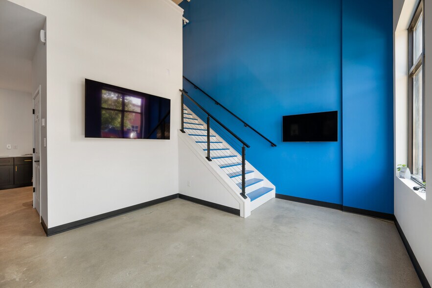 More Photos Of 12550 Promise Creek Ln, Fishers Light Distribution For Lease