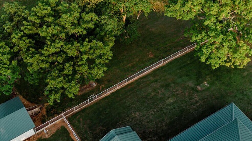 More Photos Of 352 MO-245, Dadeville Horse Stables For Sale