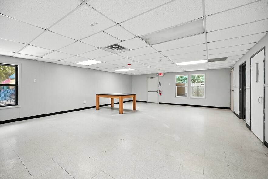 More Photos Of 4310 Barkoskie Rd, Jacksonville Daycare Center For Sale