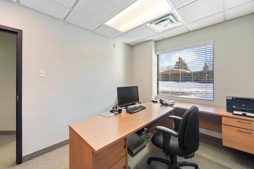 More Photos Of 4150 Boul Saint-Martin O, Laval Coworking Space