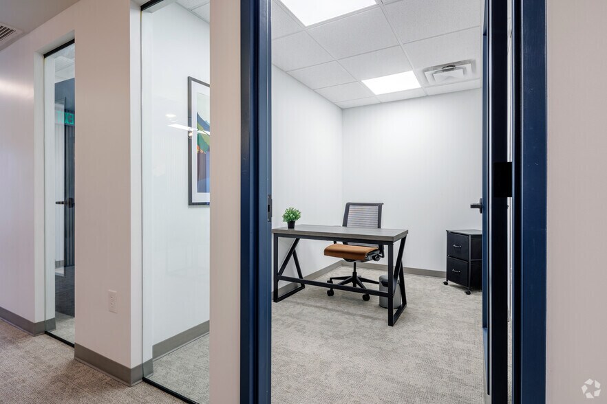 More Photos Of 4045 S Broadway, Englewood Coworking Space