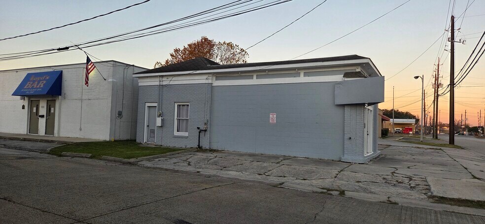 More Photos Of 118 Higgins St, Humble General Retail For Sale