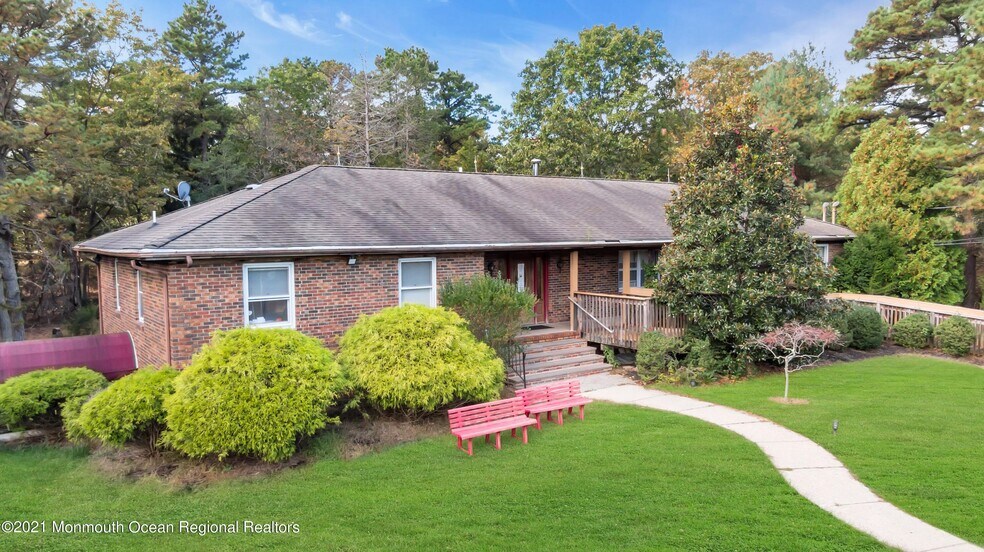 More Photos Of 2101 Lake Rd, Manchester Medical For Sale