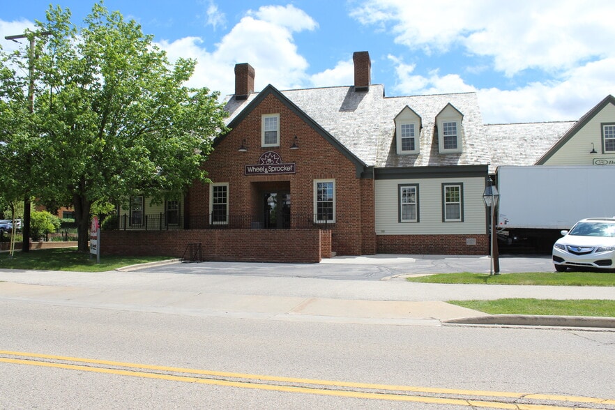 Primary Photo Of 528 Wells St, Delafield Storefront Retail Office For Sale