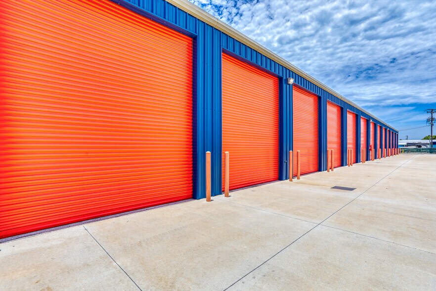 More Photos Of 2225 Avocado Ave, Melbourne Light Distribution For Lease