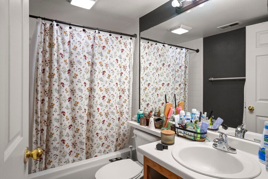 More Photos Of 359 Warren Ave, Silverthorne Apartments For Sale