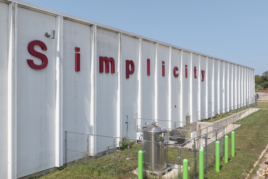 More Photos Of 901 Wayne St, Niles Warehouse For Lease