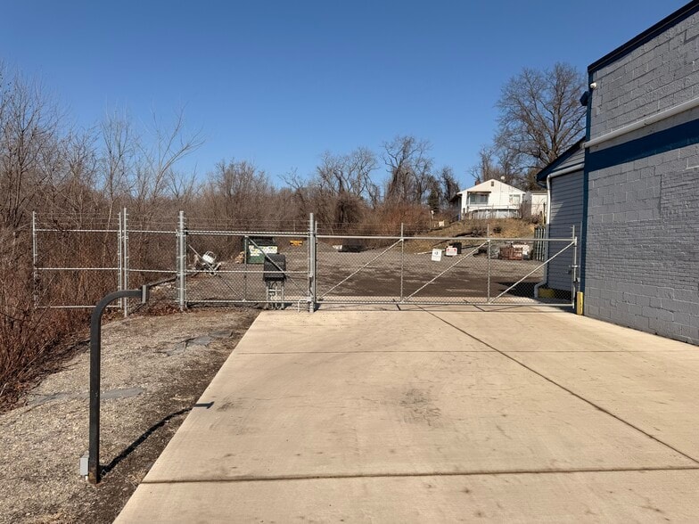 More Photos Of 99 Center St, East Pittsburgh Auto Repair For Lease